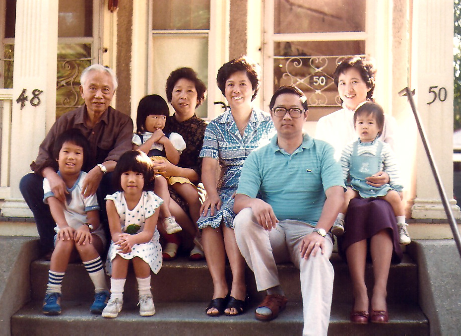 <p>1984 October - Visiting Grandparents Liu and Uncle Tai-Kuo Liu's family in Watertown, MA</p>

